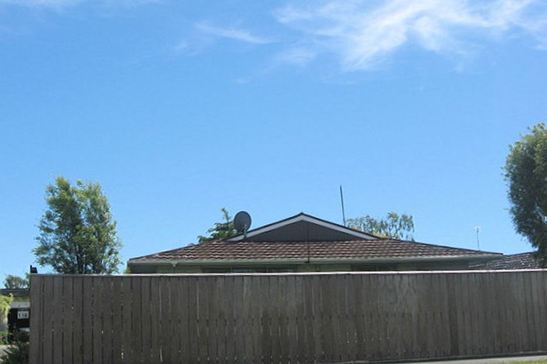 Photo of property in 2/118 Lake Terrace Road, Burwood, Christchurch, 8061