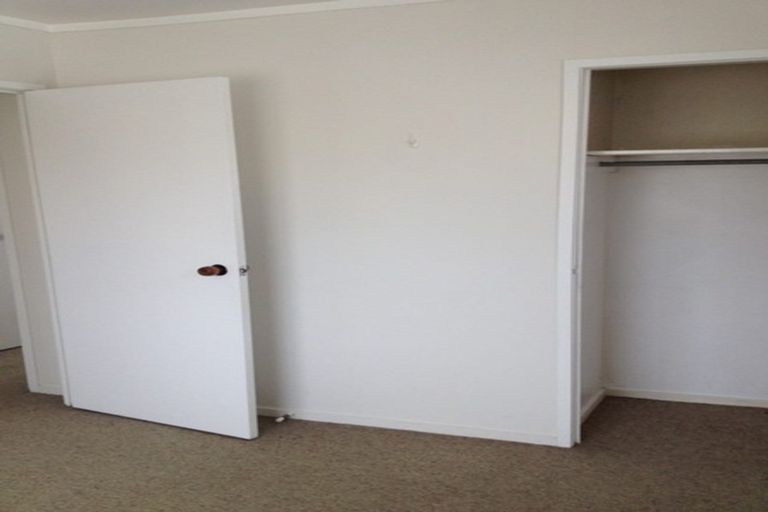 Photo of property in 2/69 Orams Road, Hillpark, Auckland, 2102