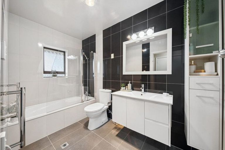 Photo of property in 3 Mckean Avenue, Manurewa, Auckland, 2102
