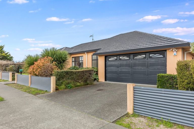 Photo of property in 155 Guildford Drive, Paraparaumu Beach, Paraparaumu, 5032