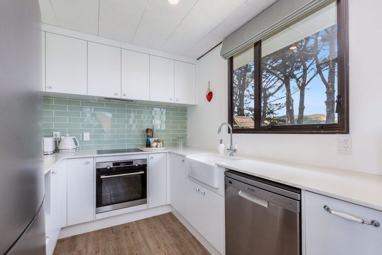 Photo of property in 15 Maracas Crescent, Grenada Village, Wellington, 6037