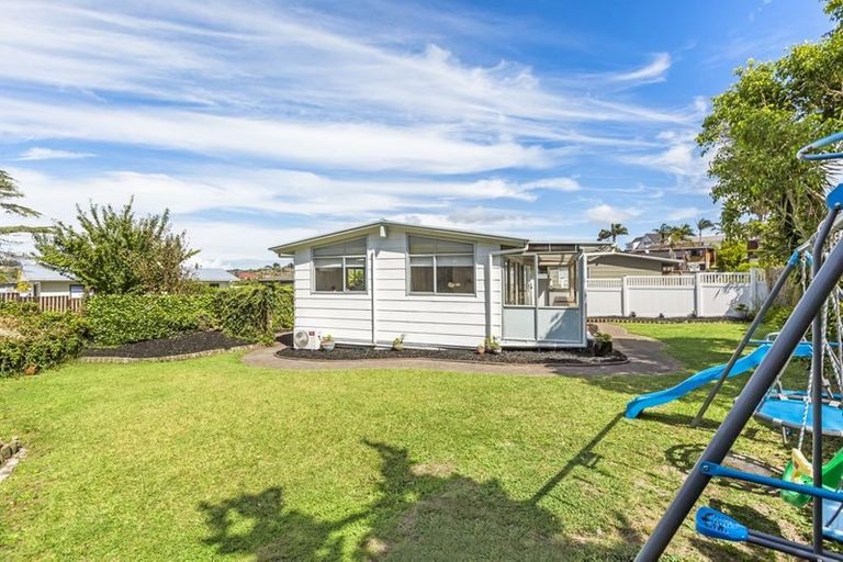 Photo of property in 5b Eagle Place, Red Beach, 0932