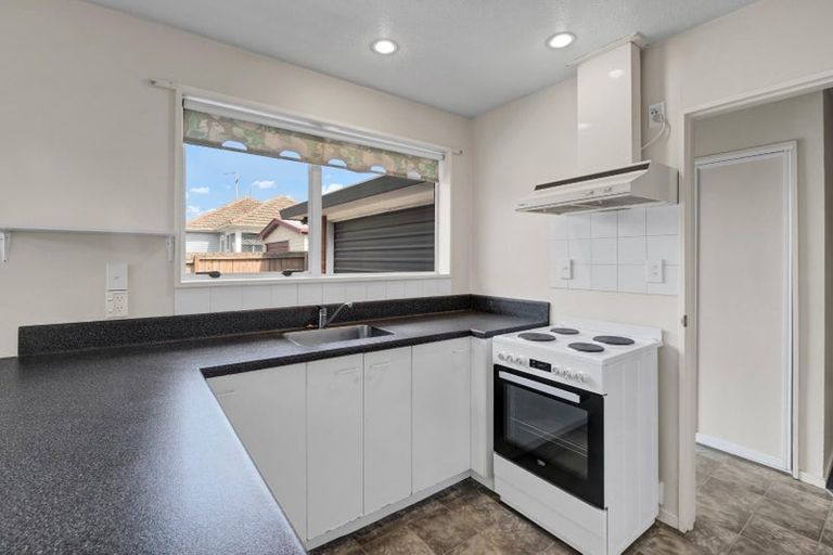 Photo of property in 2/86 Aorangi Road, Bryndwr, Christchurch, 8053