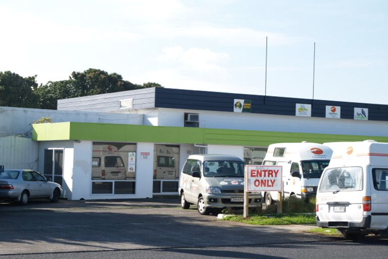 Photo of property in 154 Robertson Road, Mangere East, Auckland, 2024