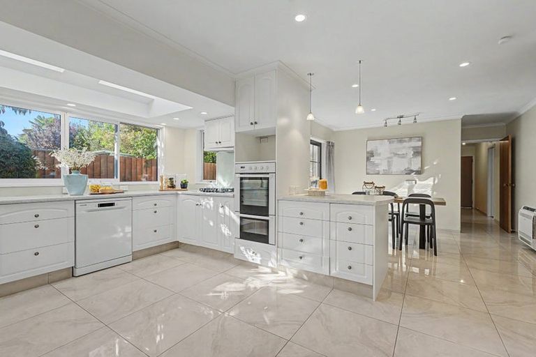 Photo of property in 4 Rowanwood Close, Halswell, Christchurch, 8025