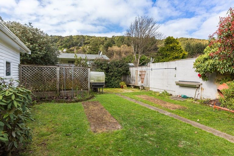 Photo of property in 22 Parenga Street, Wainuiomata, Lower Hutt, 5014
