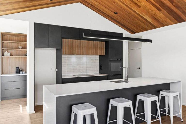 Photo of property in 32 Gillespie Street, Lake Hawea, 9382