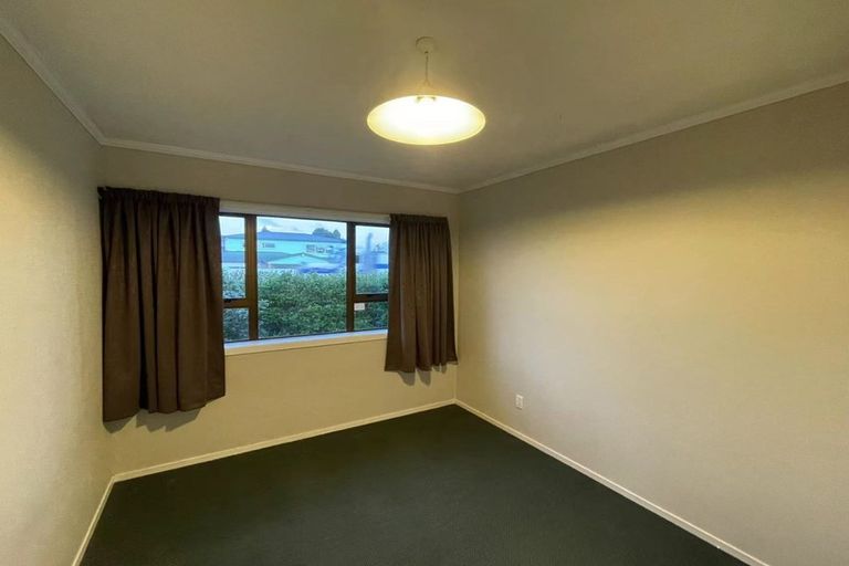 Photo of property in 1/128 Clevedon Road, Papakura, 2110