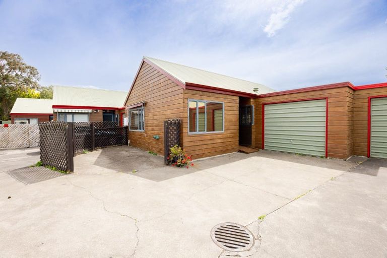 Photo of property in 2/411 Eastbourne Street East, Hastings, 4122