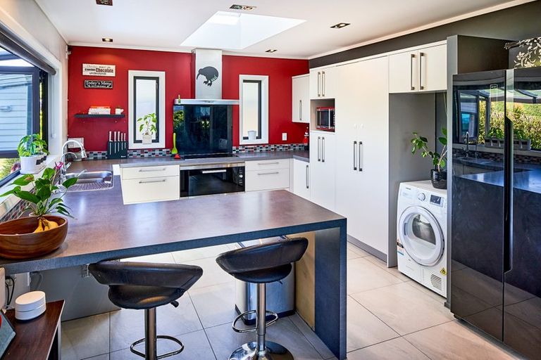 Photo of property in 16 Titiro Moana Road, Korokoro, Lower Hutt, 5012