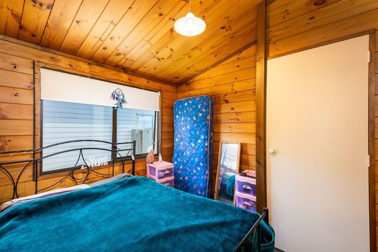 Photo of property in 41 Riversdale Drive, Merrilands, New Plymouth, 4312