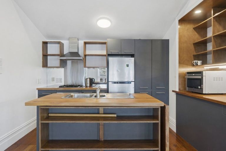 Photo of property in 17 Stafford Street, Mount Victoria, Wellington, 6011