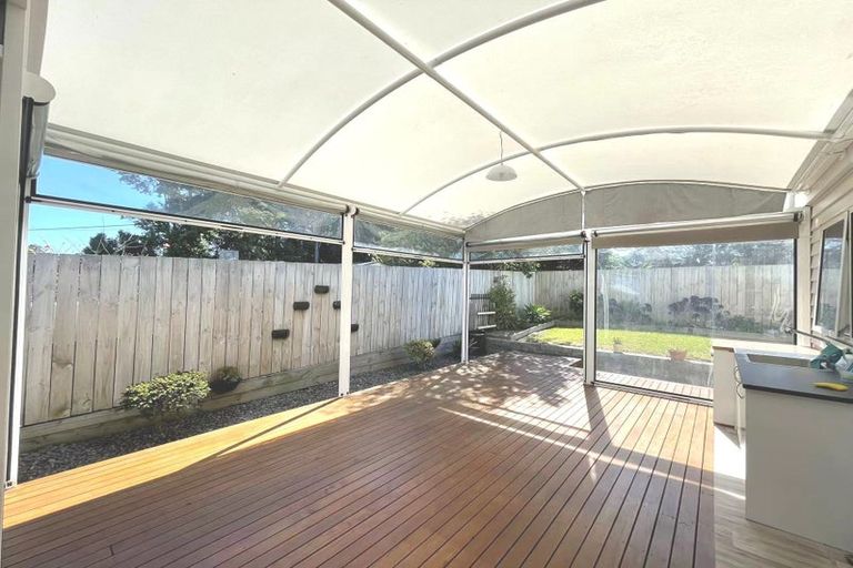 Photo of property in 14a Bridge Avenue, Te Atatu South, Auckland, 0610