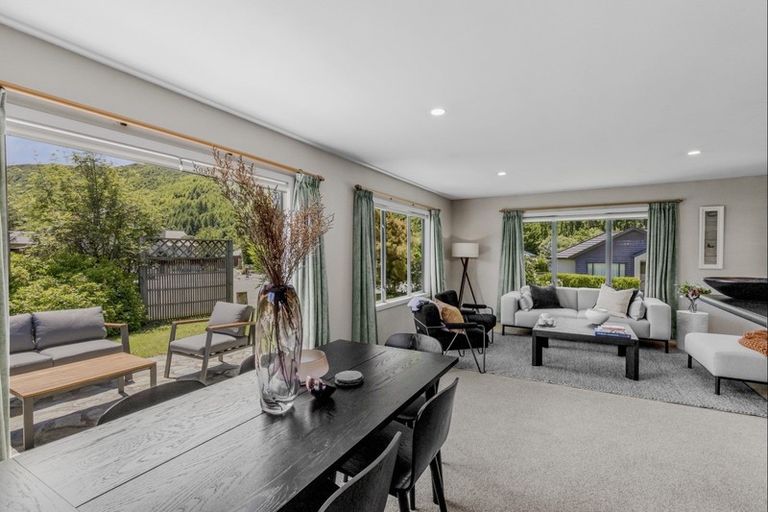Photo of property in 10 Alexander Place, Arrowtown, 9302