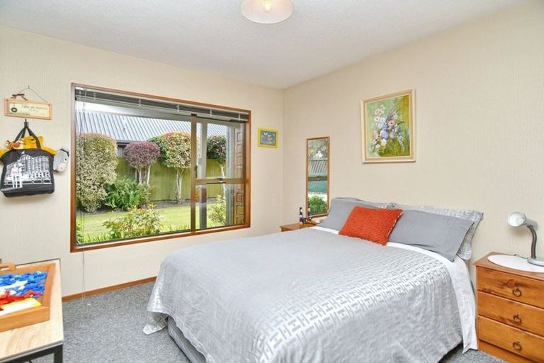 Photo of property in 72 Sarabande Avenue, Redwood, Christchurch, 8051