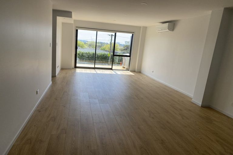 Photo of property in 2c Fowler Street, Northcote, Auckland, 0627
