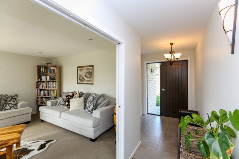 Photo of property in 14 Te Arakete Place, Hurworth, New Plymouth, 4310