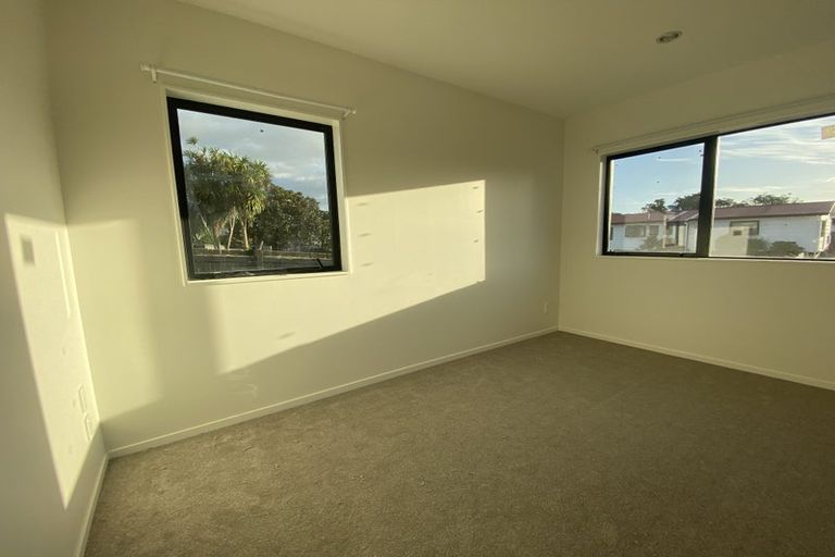 Photo of property in 37 Seaward Place, Wattle Downs, Auckland, 2103