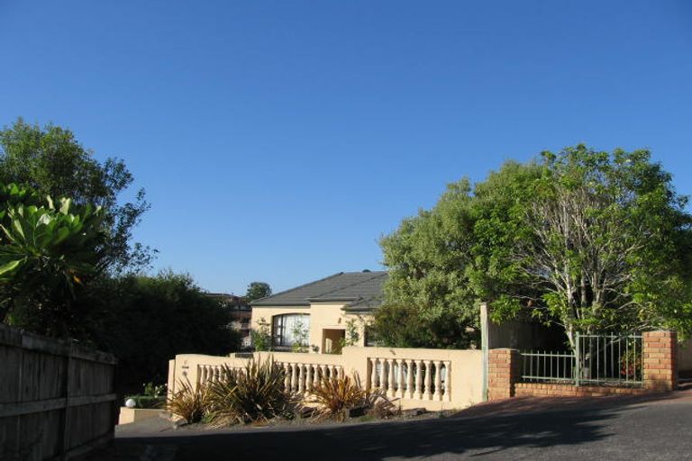 Photo of property in 11 Gretna Green, Browns Bay, Auckland, 0630