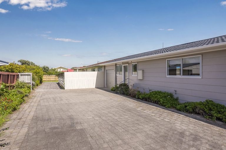 Photo of property in 67b Ngapaki Street, Waikanae Beach, Waikanae, 5036