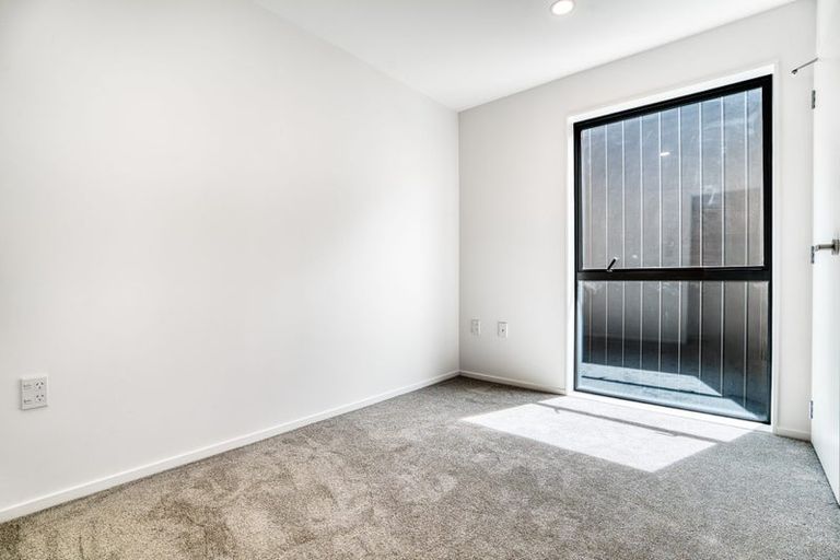 Photo of property in 10 Papai Lane, Massey, Auckland, 0614