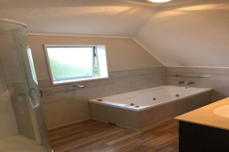 Photo of property in 2 Anaheim Place, Churton Park, Wellington, 6037