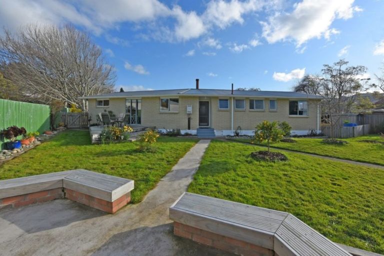 Photo of property in 54 Hillside Drive, Maoribank, Upper Hutt, 5018