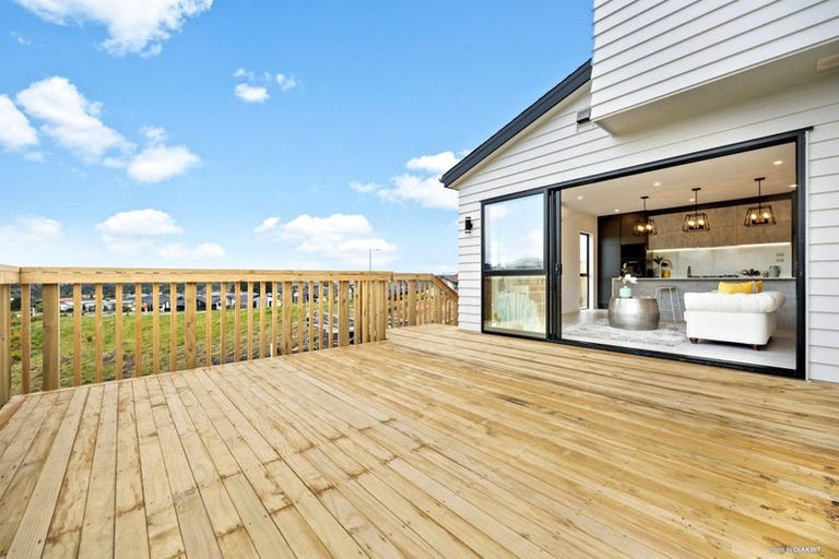Photo of property in 7 Crows Road, Swanson, Auckland, 0614