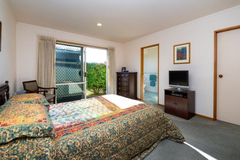 Photo of property in 2/11 Duart Road, Havelock North, 4130