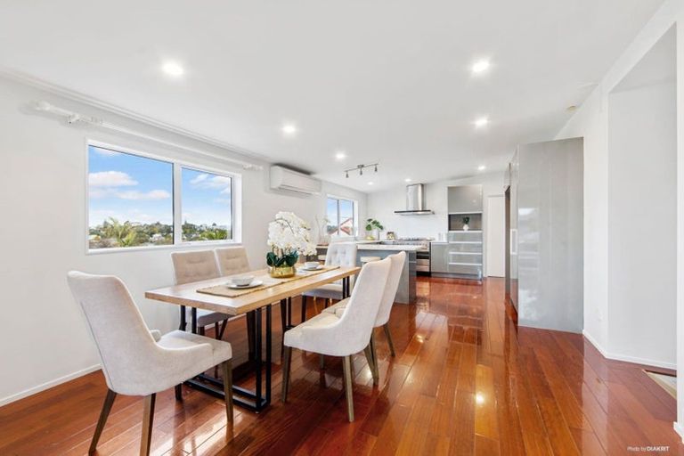 Photo of property in 65 Zara Court, Windsor Park, Auckland, 0632