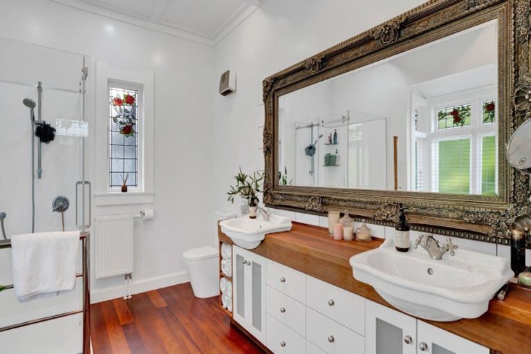 Photo of property in 500 Richmond Road, Lepperton, New Plymouth, 4373