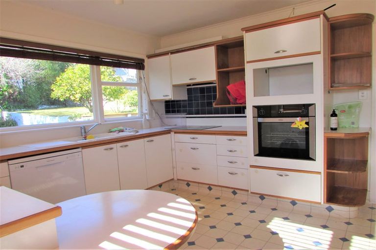 Photo of property in 2 Volkner Grove, Waterloo, Lower Hutt, 5011