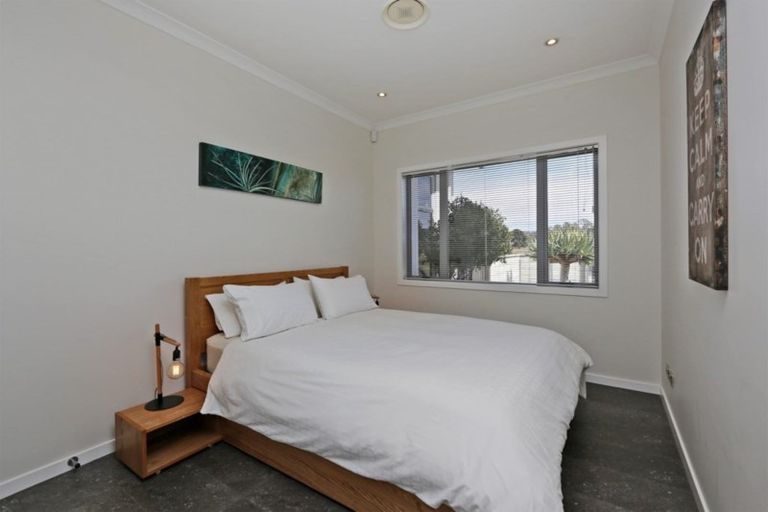 Photo of property in 14 Orotu Drive, Poraiti, Napier, 4112
