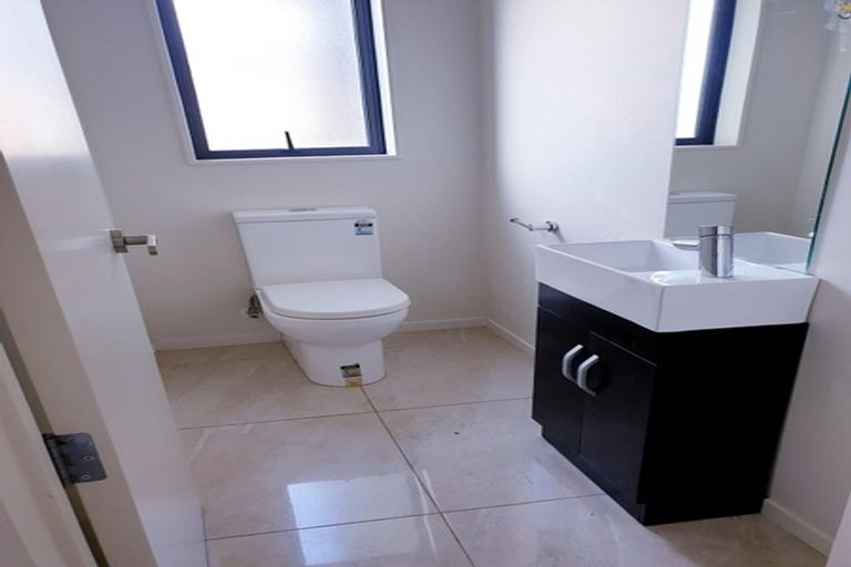 Photo of property in 24 Mantra Road, Massey, Auckland, 0614