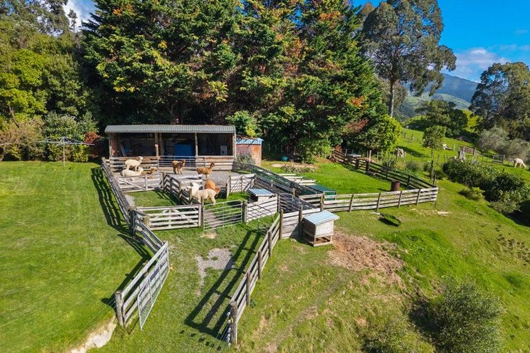 Photo of property in 105 Waterfall Road, Paraparaumu, 5032