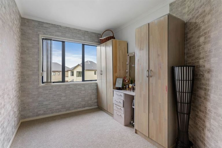 Photo of property in 37 Sonoma Crescent, Oteha, Auckland, 0632