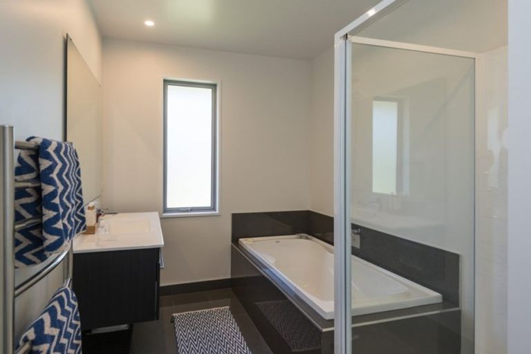 Photo of property in 77 Waratah Street, Avondale, Christchurch, 8061