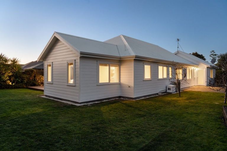 Photo of property in 77 Kahira Crescent, Papamoa Beach, Papamoa, 3118