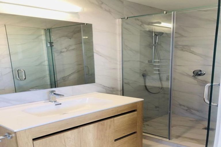 Photo of property in 12 Ingham Court, Fairview Heights, Auckland, 0632