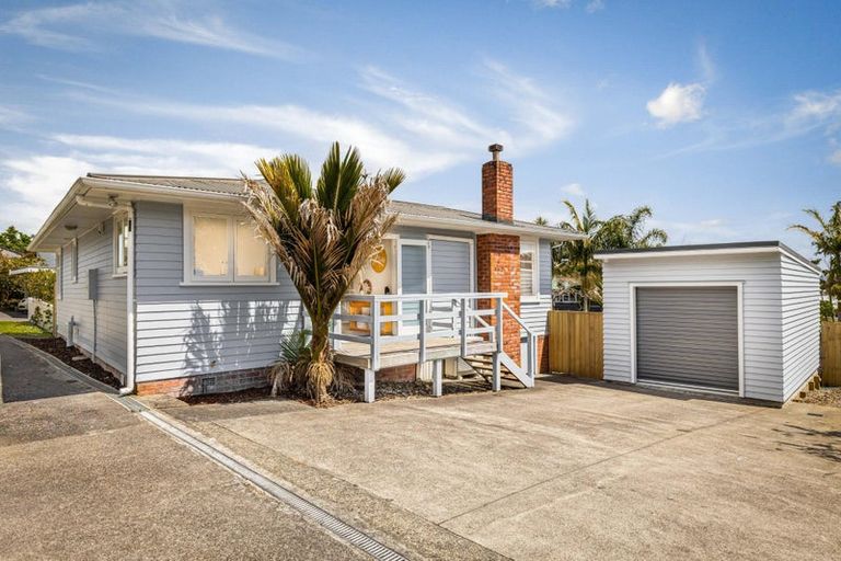 Photo of property in 2/269a Great North Road, Henderson, Auckland, 0612