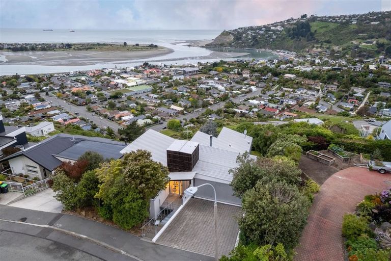 Photo of property in 16 Glendevere Terrace, Redcliffs, Christchurch, 8081