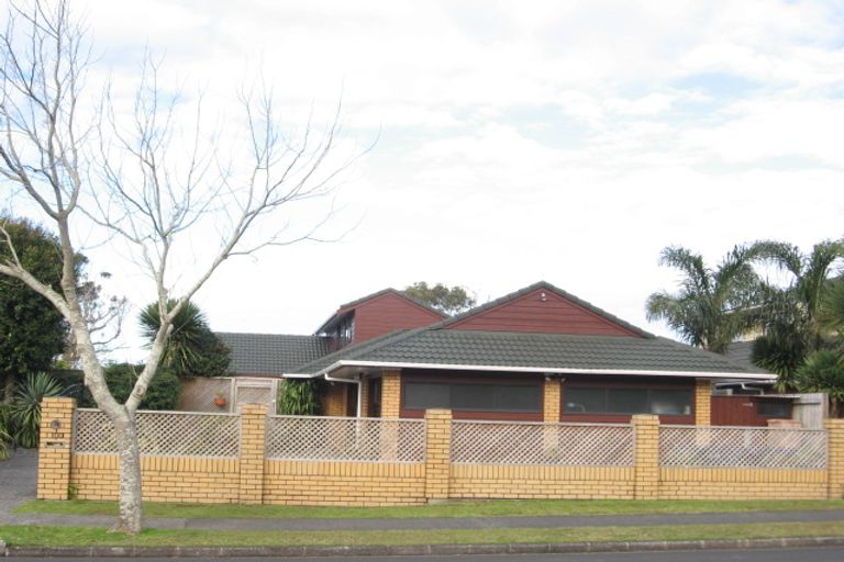 Photo of property in 100 Carnoustie Drive, Wattle Downs, Auckland, 2103
