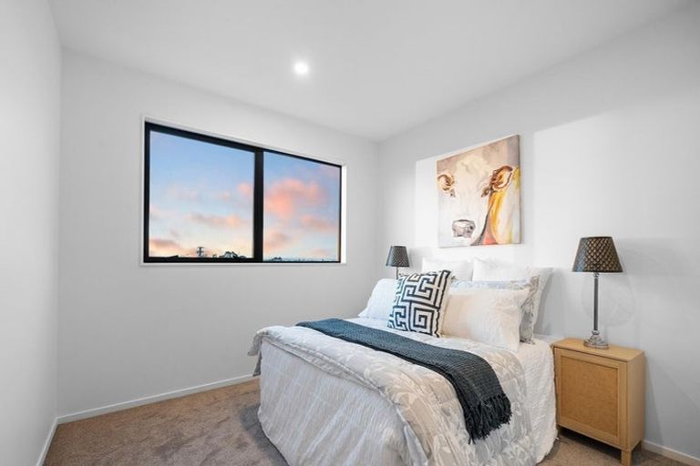 Photo of property in 37b Flanshaw Road, Te Atatu South, Auckland, 0610