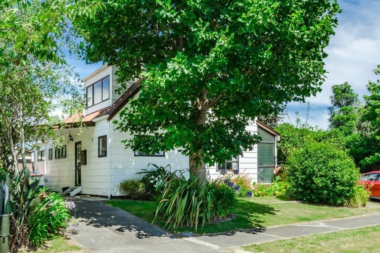Photo of property in 54 Sylvan Avenue, Waikanae, 5036