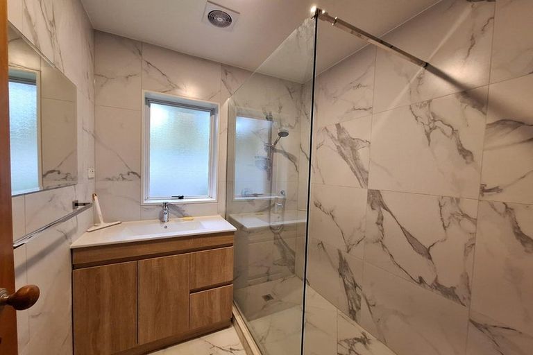 Photo of property in 1/73 Royal View Road, Te Atatu South, Auckland, 0610