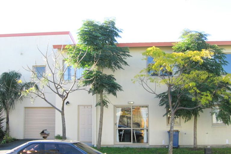 Photo of property in 13 Lockington Avenue, Henderson, Auckland, 0612