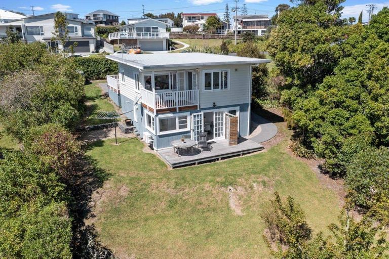 Photo of property in 12 Tindalls Bay Road, Tindalls Beach, Whangaparaoa, 0930