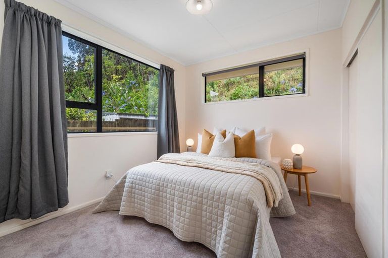 Photo of property in 2/14 Doris Gordon Crescent, Crofton Downs, Wellington, 6035