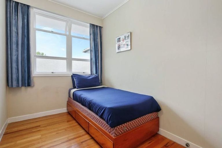 Photo of property in 37 Beaubank Road, Kelston, Auckland, 0602