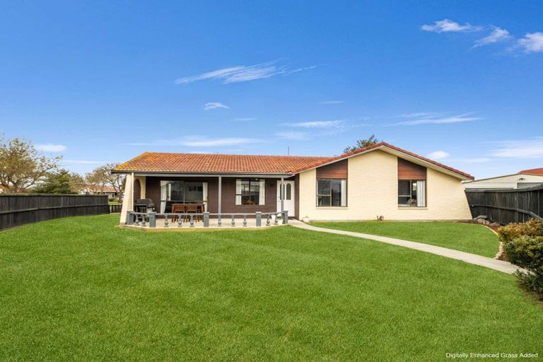 Photo of property in 12 Mchaffies Place, Wainoni, Christchurch, 8061